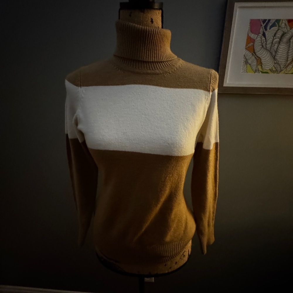 French Connection Tan and White Turtleneck Sweater